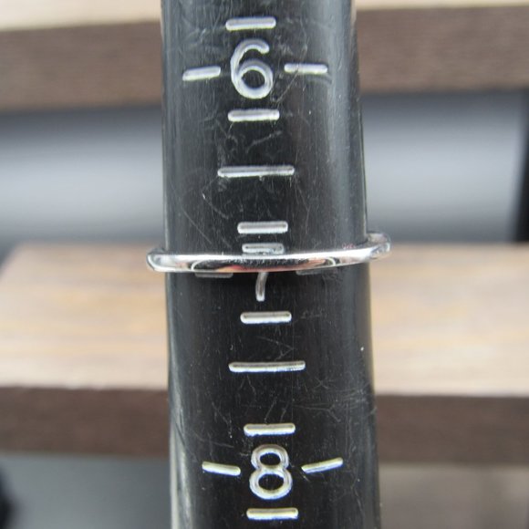 Size 6.5 10K White Gold Clear Topaz Journey Ring - Picture 4 of 6